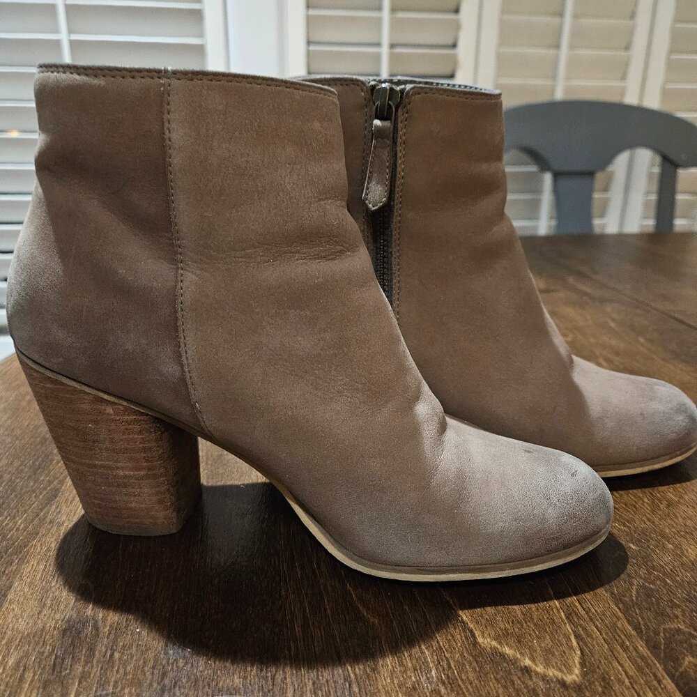 Tan leather boots size 8